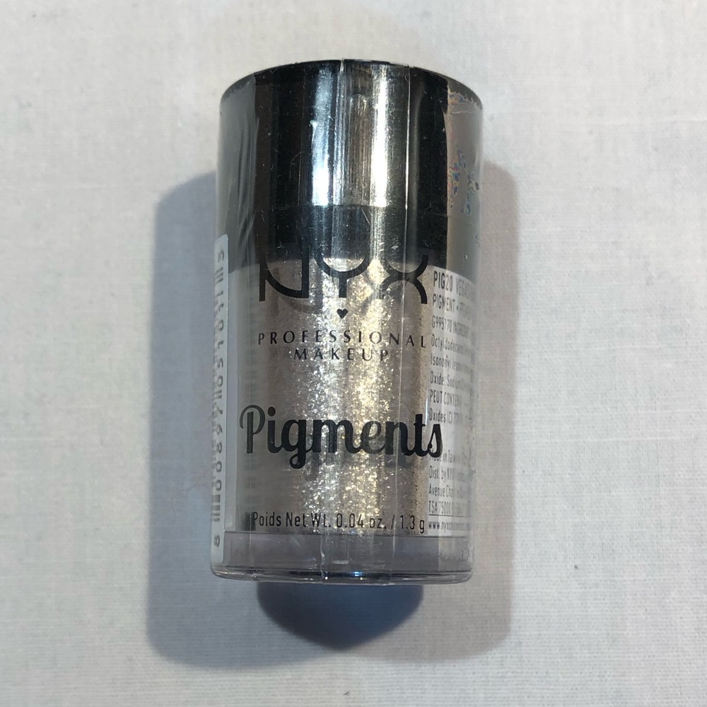 Nyx Pigment! Shade: Vegas Baby.